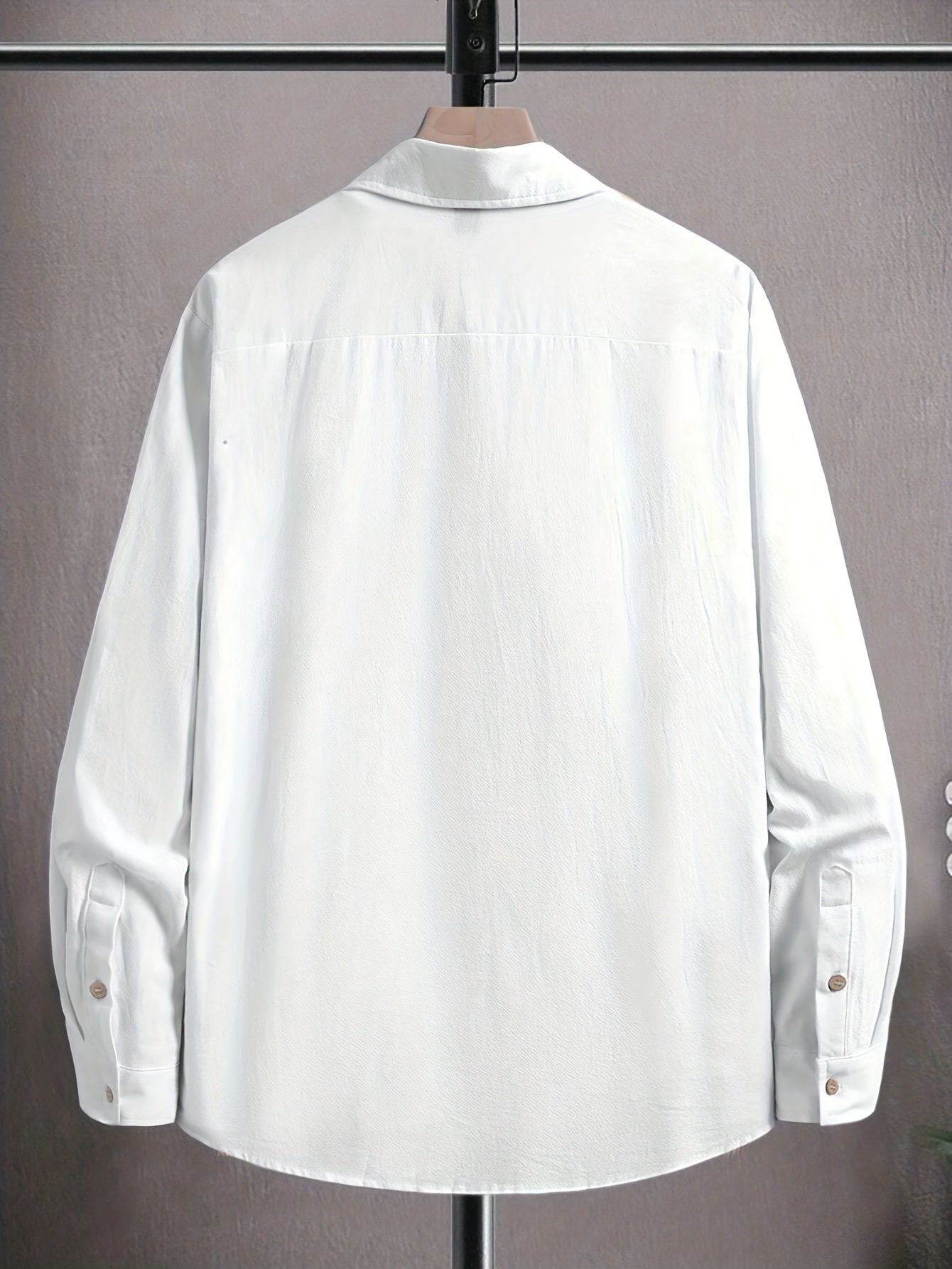 Men's white long-sleeved shirt in snow Texture