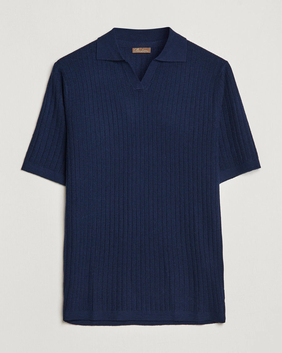 V-shaped Polo Shirt – Ocean Blue Model