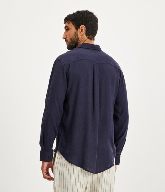 Camisa de linho azul índigo para ocasiões especiais