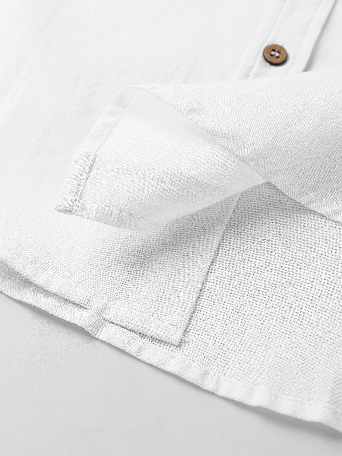 Men's white long-sleeved shirt in snow Texture